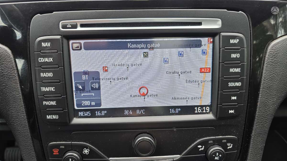 Ford S-MAX 2012 — photo 41