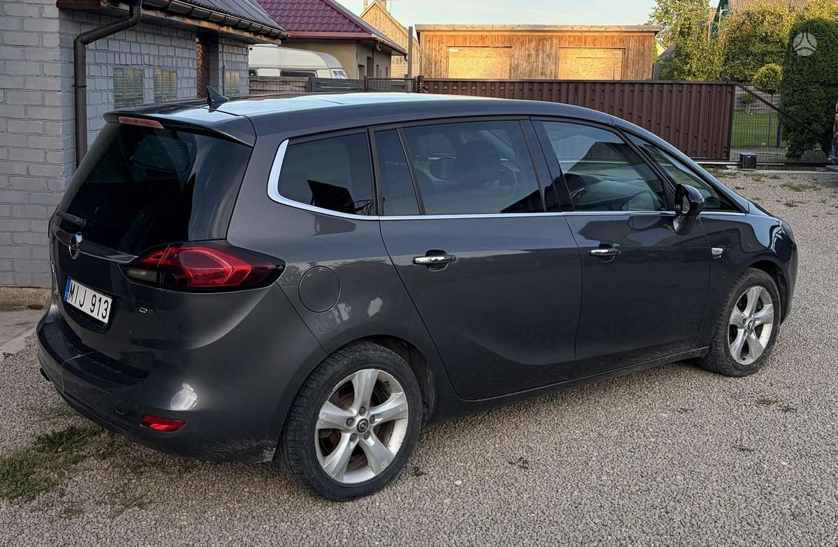 Opel Zafira 2012 — interior