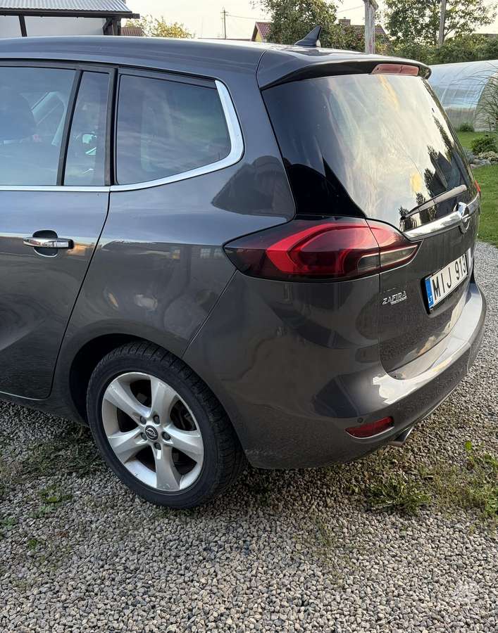 Opel Zafira 2012 — engine 1956 cm³, 165 HP (121kW)