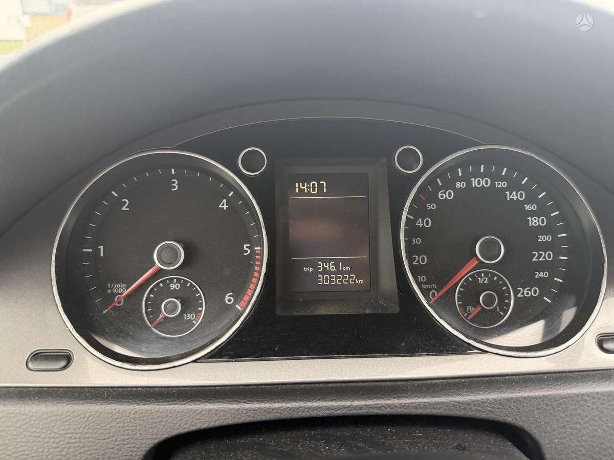 Volkswagen Passat 2010 — photo 11