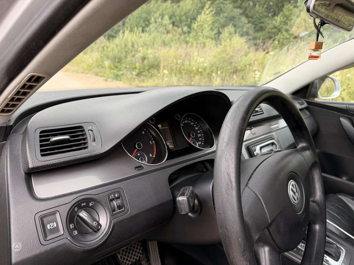 Volkswagen Passat 2010 — photo 12