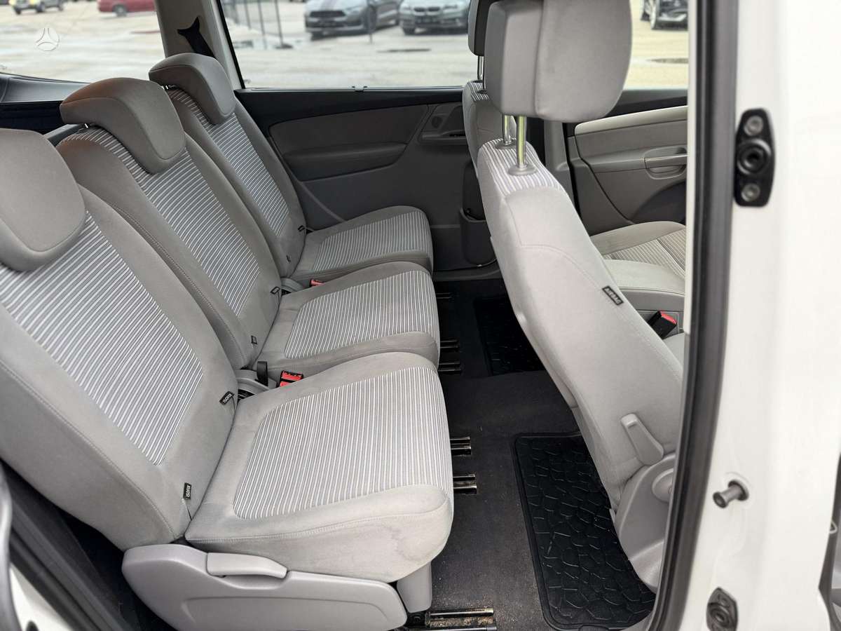 Seat Alhambra 2013 — photo 14