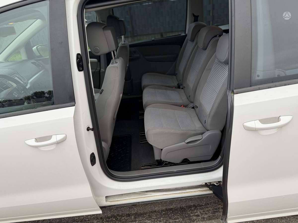 Seat Alhambra 2013 — photo 17