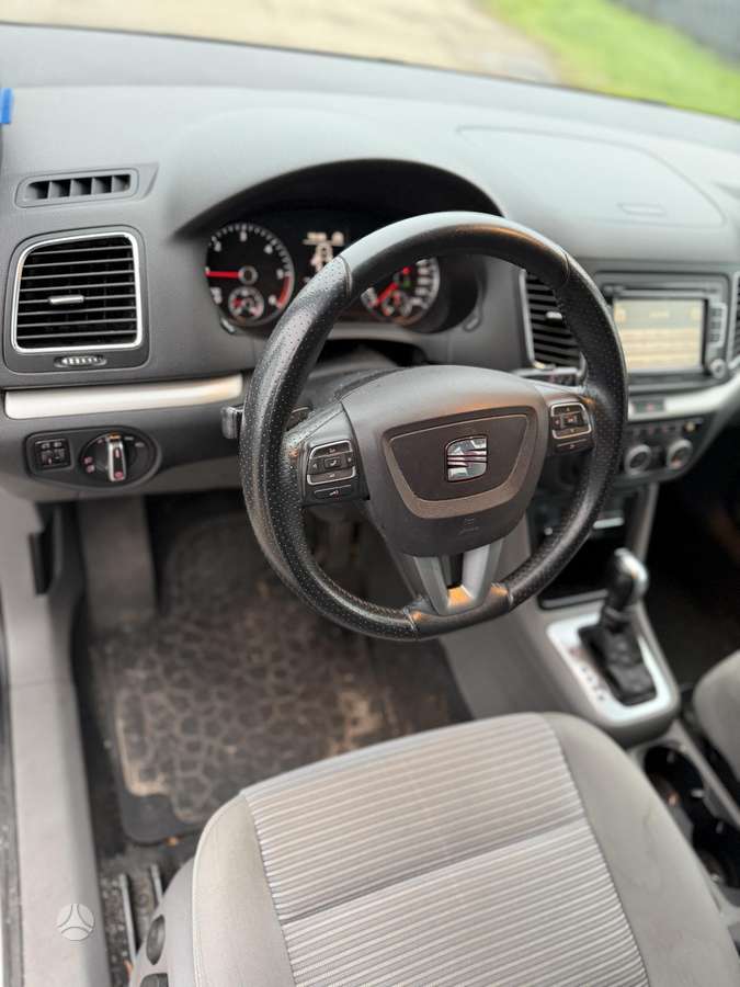 Seat Alhambra 2013 — photo 18