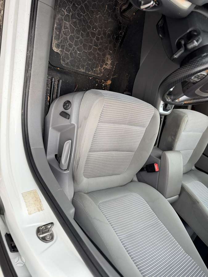 Seat Alhambra 2013 — photo 19