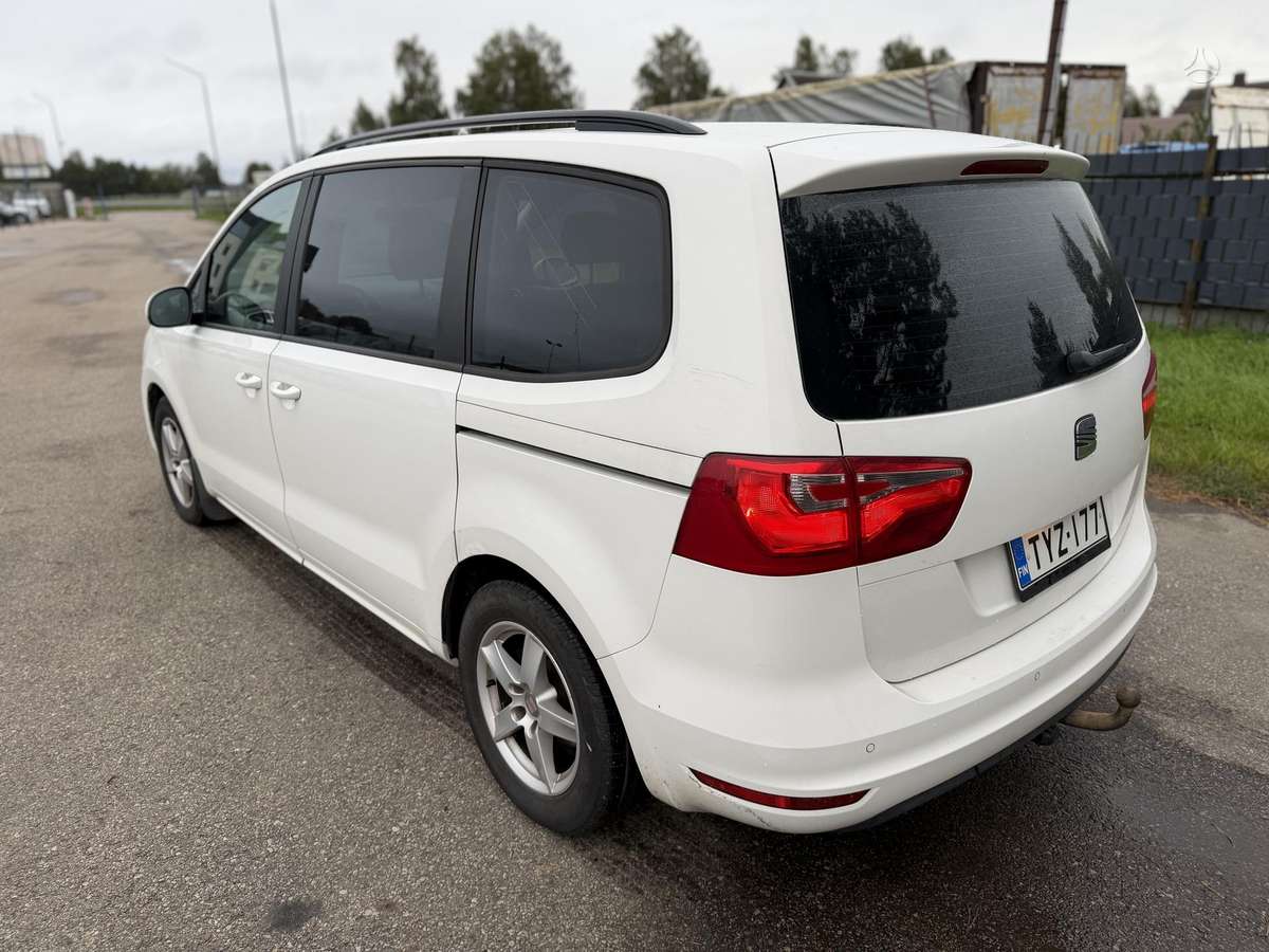 Seat Alhambra 2013 — photo 8