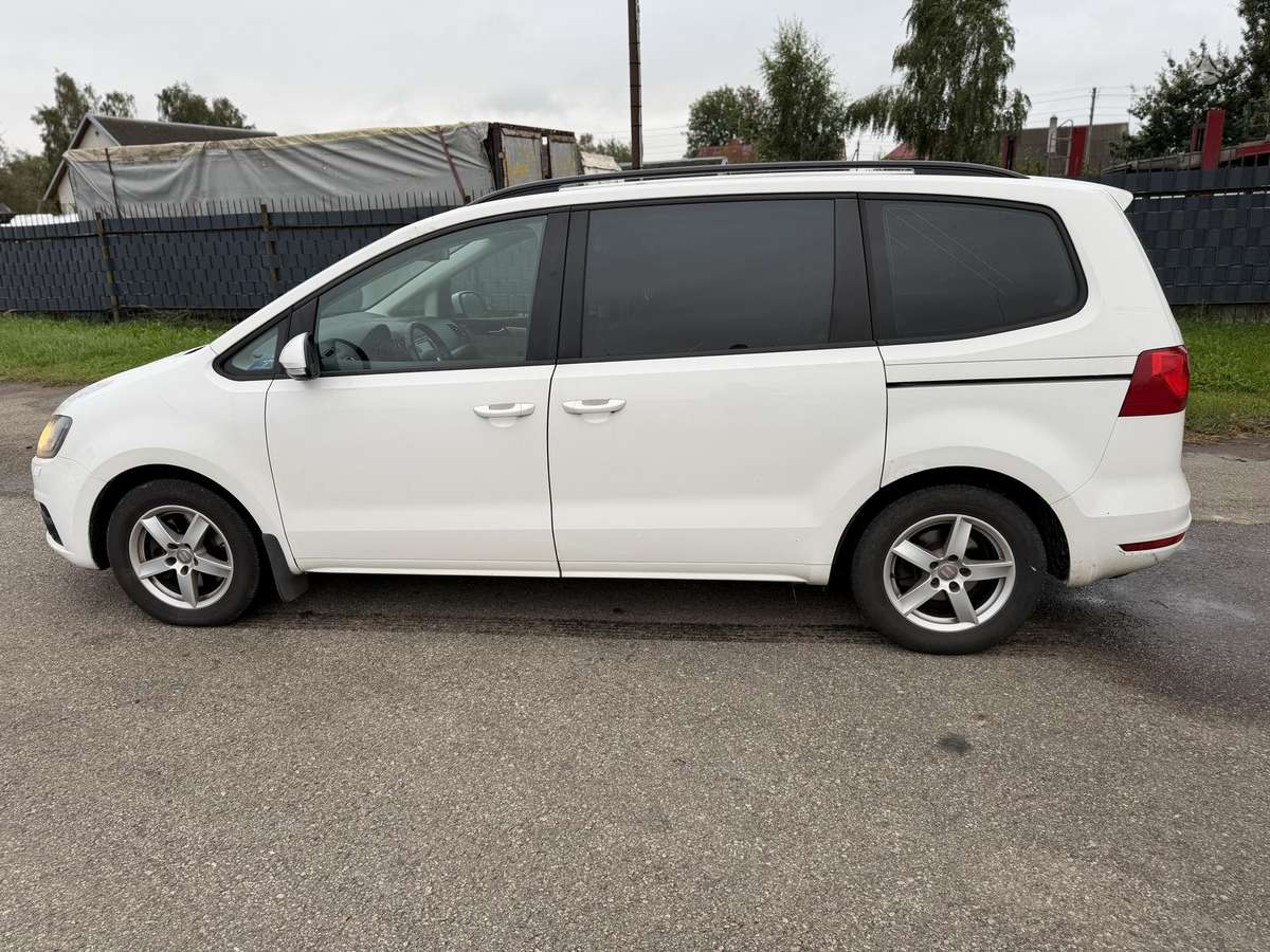 Seat Alhambra 2013 — photo 9