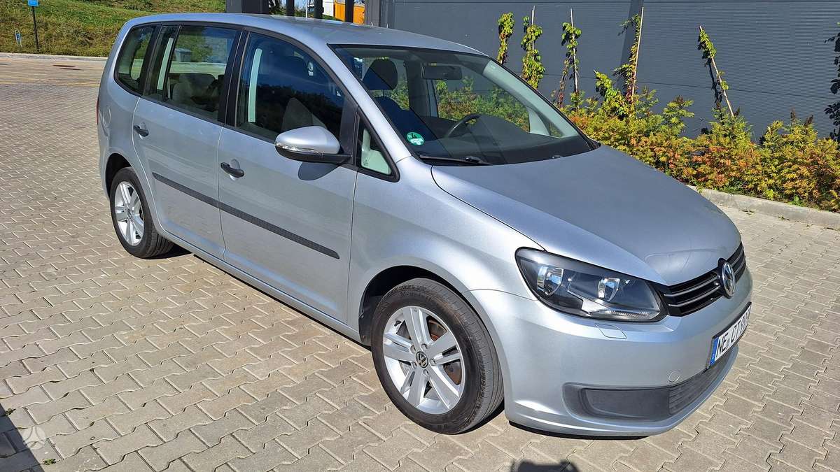 Volkswagen Touran 2013 — вигляд ззаду