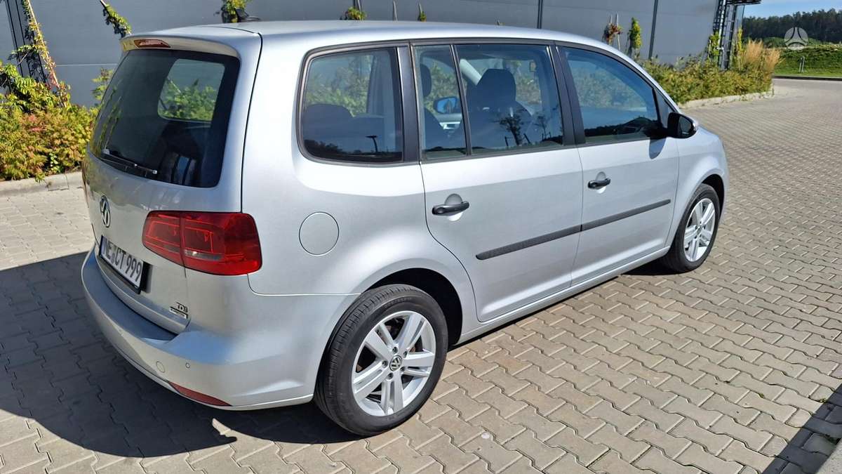 Volkswagen Touran 2013 — двигун 1598 cm³, 105 HP (77kW)