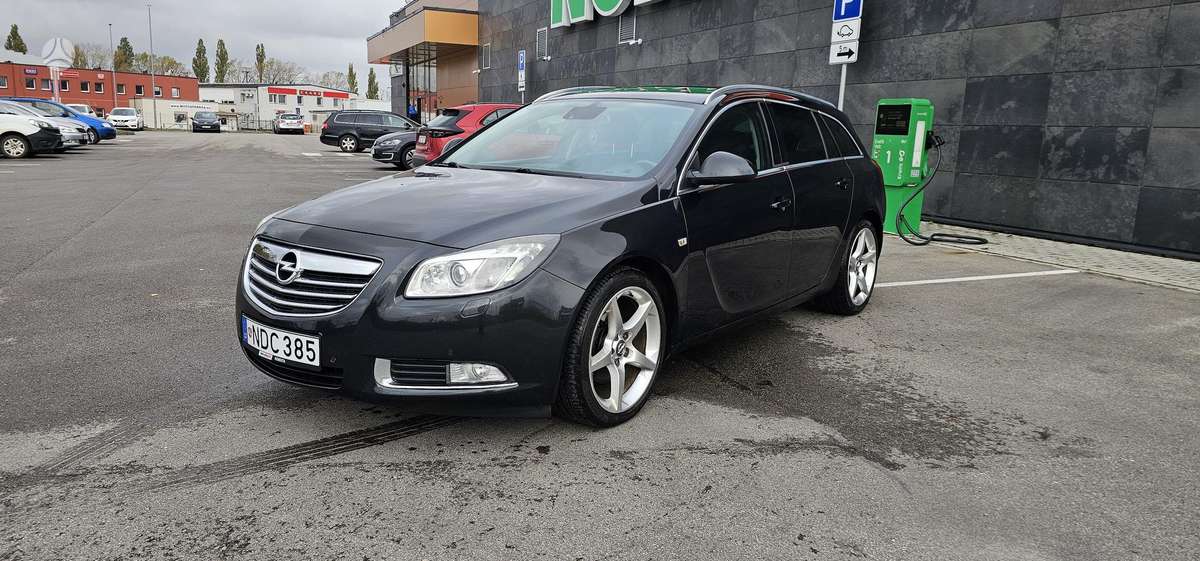 Opel Insignia 2012 — вигляд ззаду
