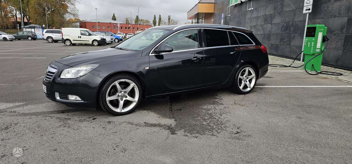 Opel Insignia 2012 — салон