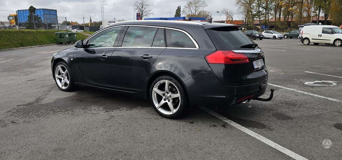 Opel Insignia 2012 — двигун 1956 cm³, 194 HP (143kW)