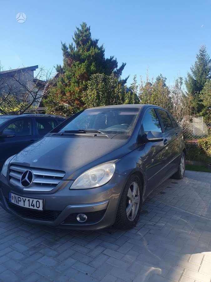 Mercedes-Benz B200 2010 — rear view