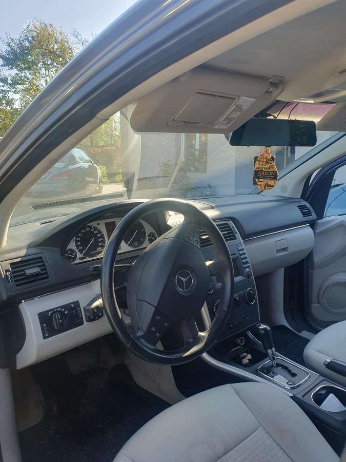 Mercedes-Benz B200 2010 — engine 1991 cm³, 140 HP (103kW)