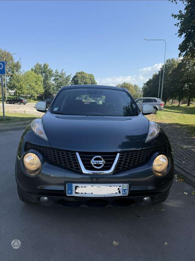 Nissan Juke 2012 — rear view