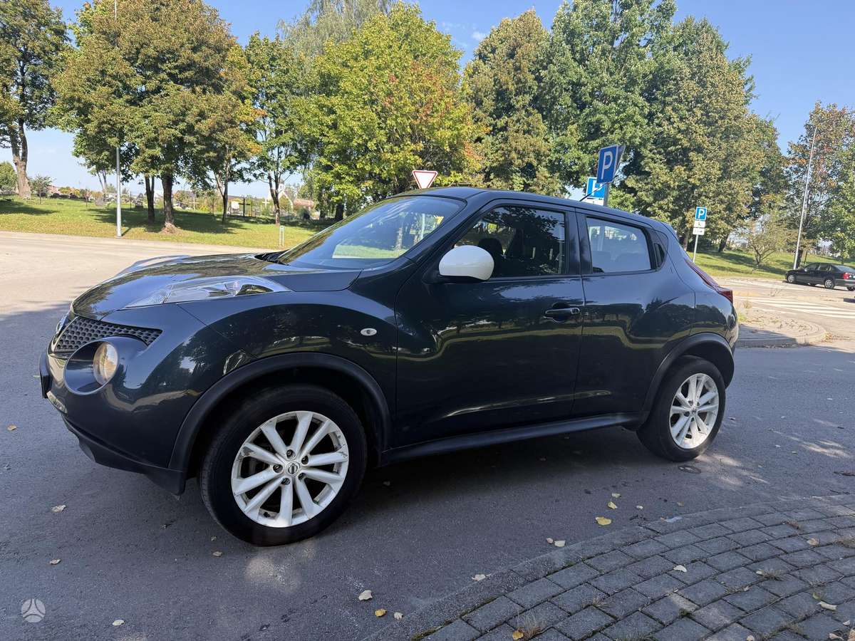Nissan Juke 2012 — interior