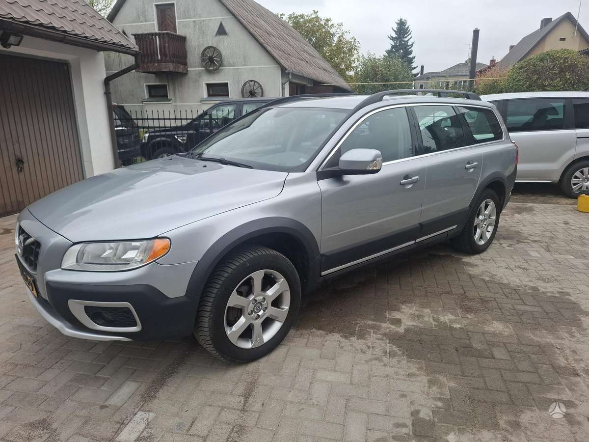 Volvo XC70 2010 — engine 2400 cm³, 175 HP (129kW)