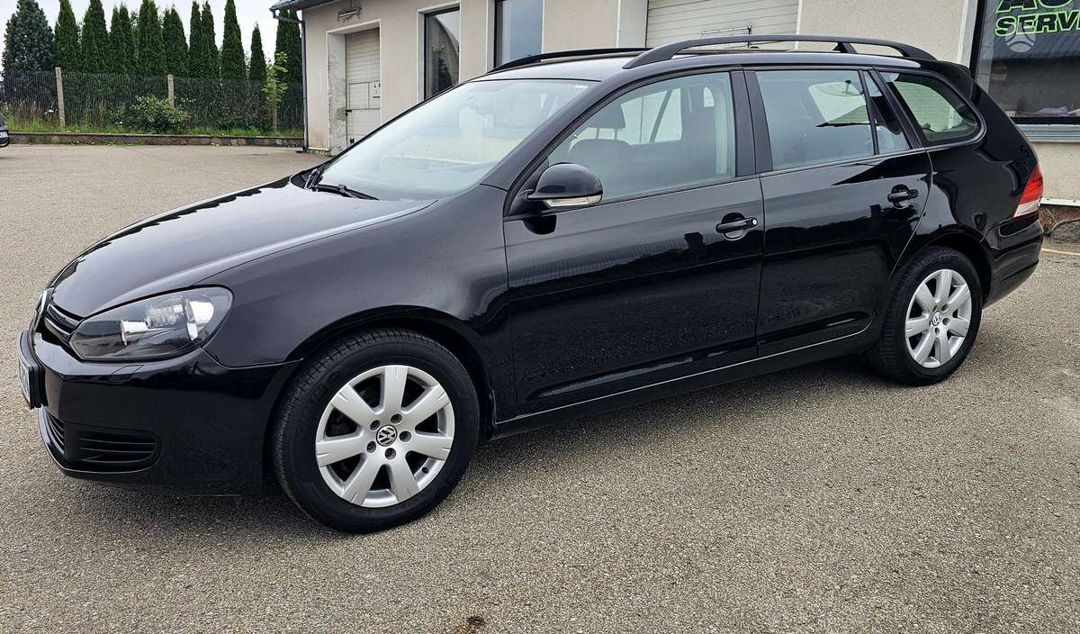 Volkswagen Golf 2010 — interior