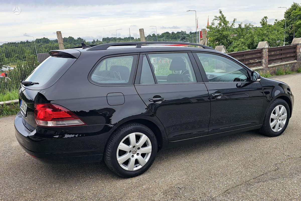 Volkswagen Golf 2010 — engine 1598 cm³, 105 HP (77kW)