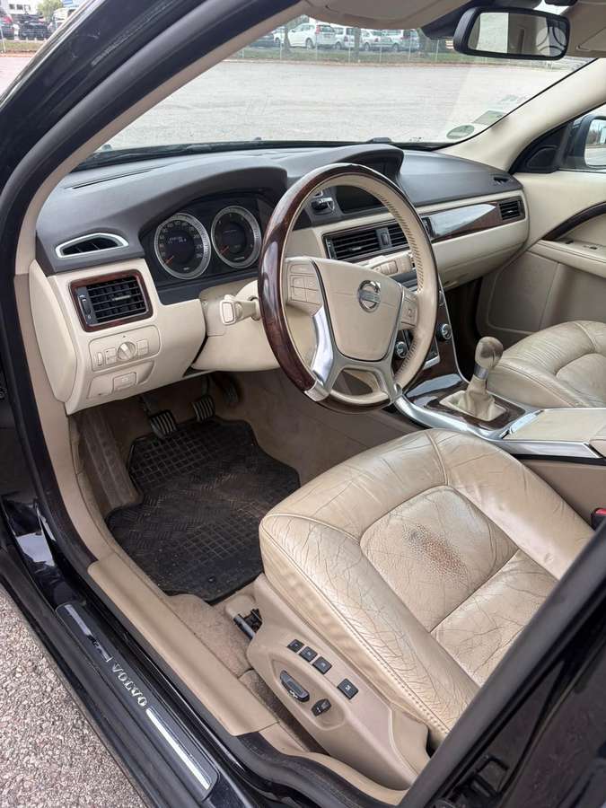 Volvo V70 2012 — photo 11