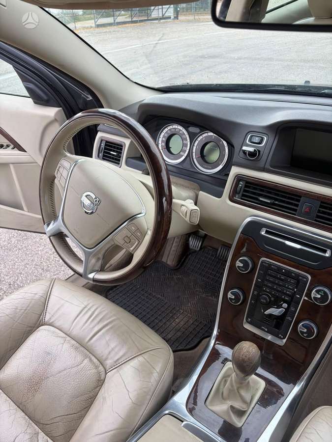 Volvo V70 2012 — photo 13