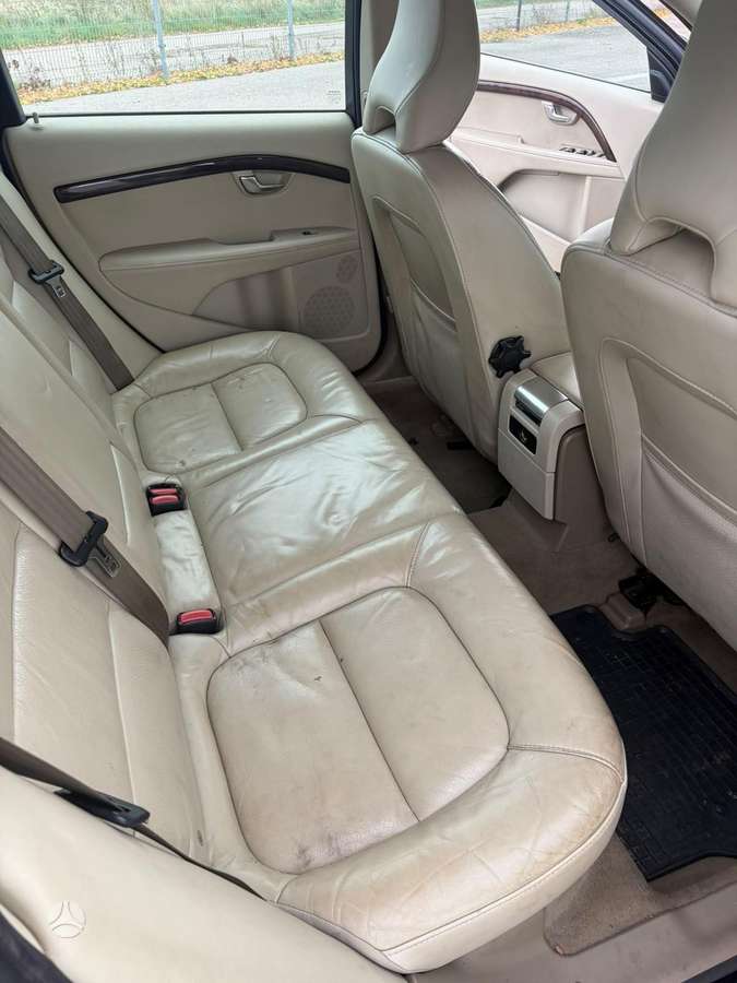 Volvo V70 2012 — photo 17