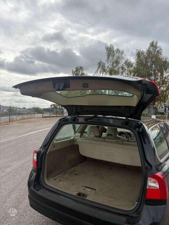 Volvo V70 2012 — photo 18
