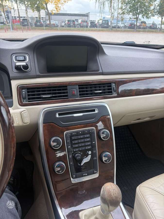 Volvo V70 2012 — photo 19