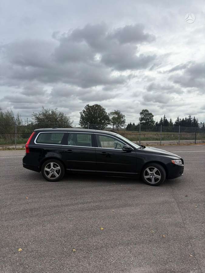 Volvo V70 2012 — interior