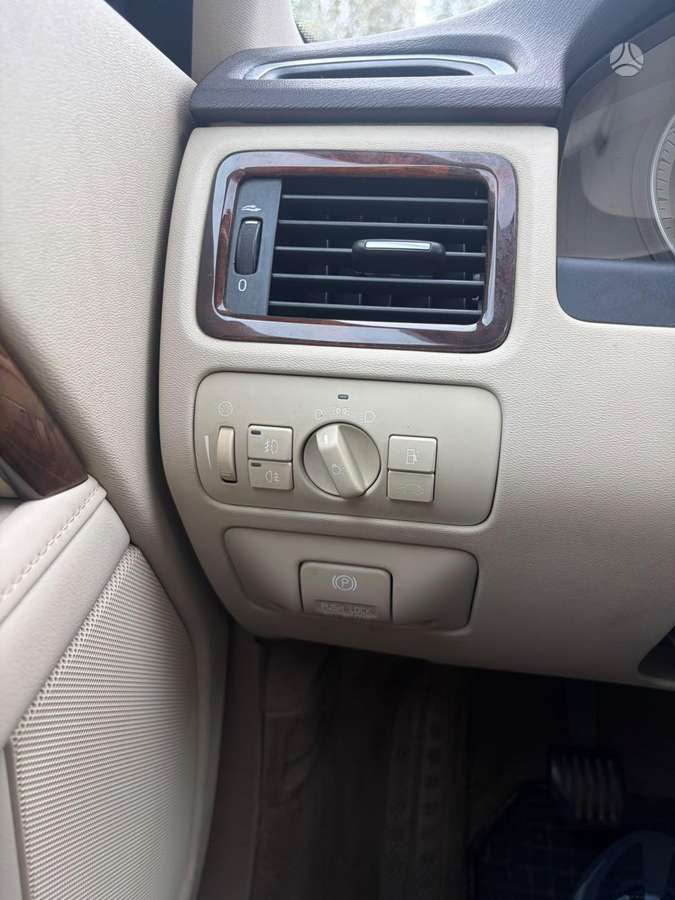 Volvo V70 2012 — photo 7