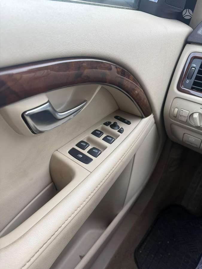 Volvo V70 2012 — photo 9