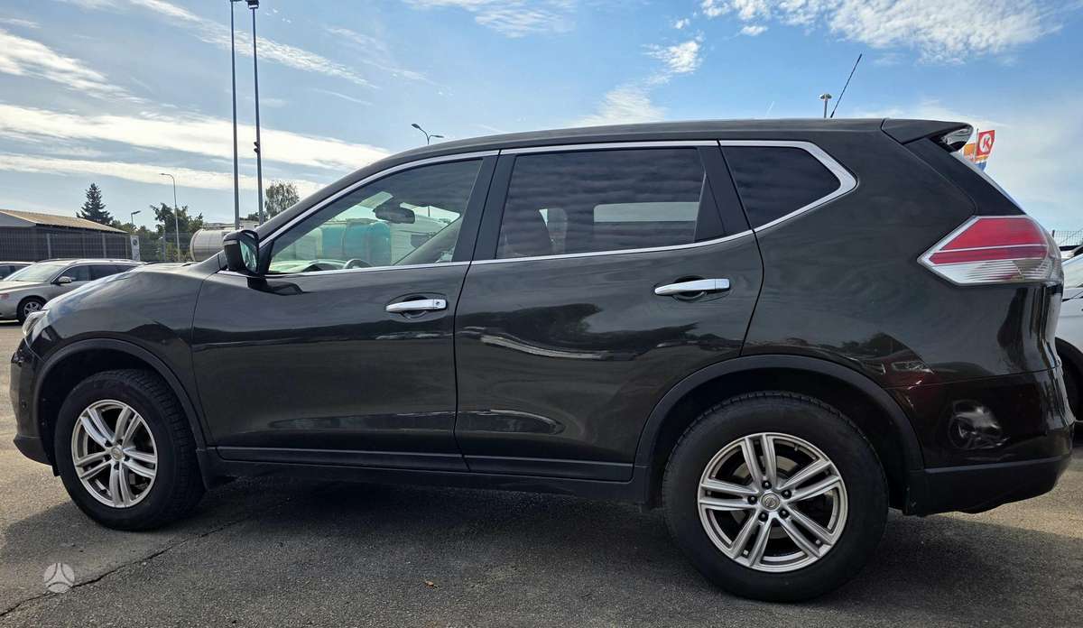 Nissan X-Trail 2014 — rear view