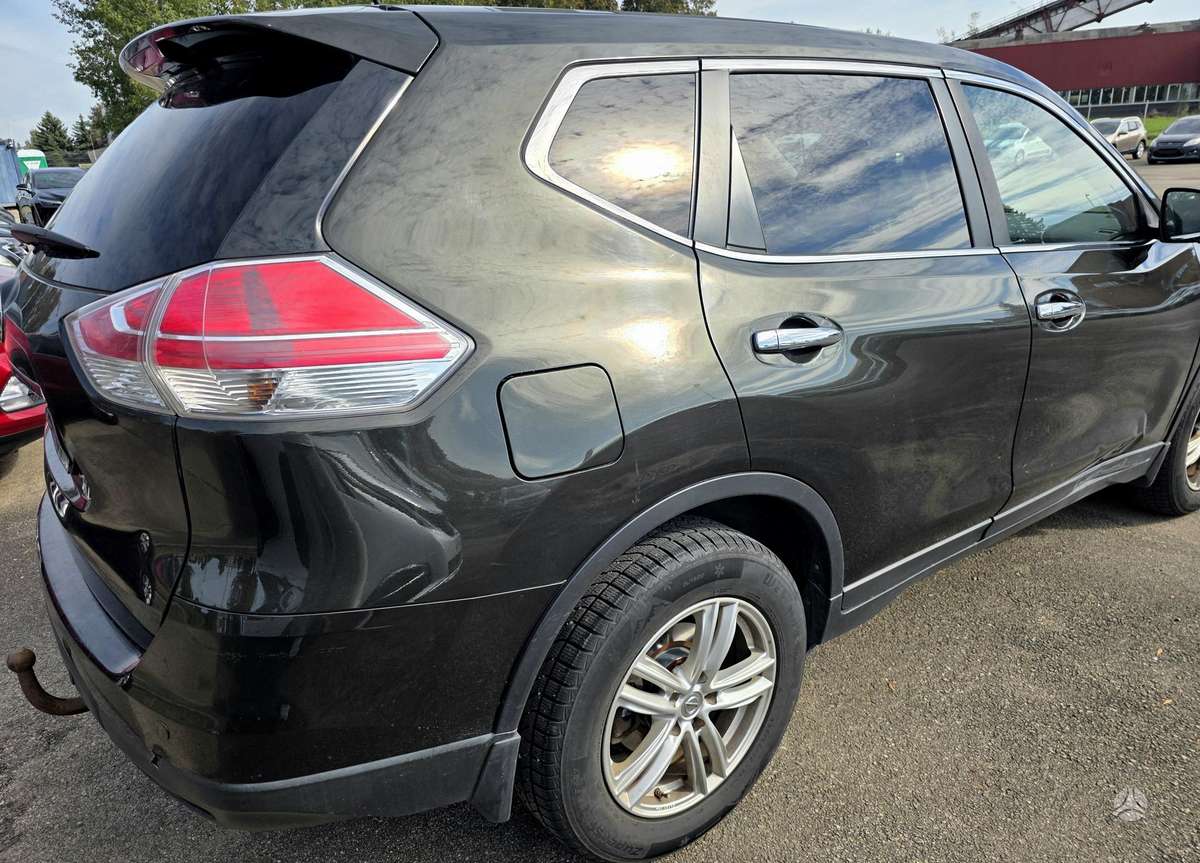 Nissan X-Trail 2014 — engine 1598 cm³, 131 HP (96kW)