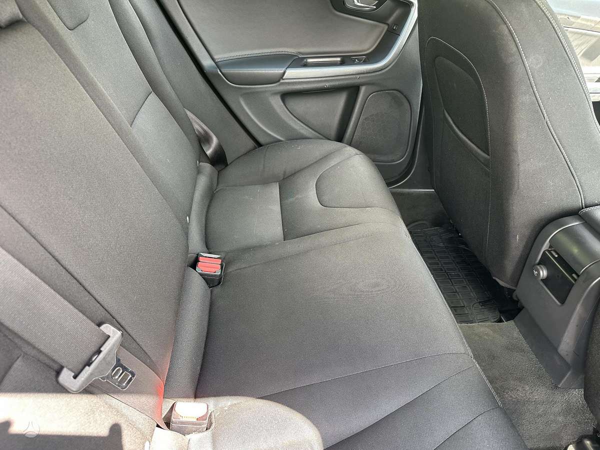 Volvo V60 2015 — photo 14