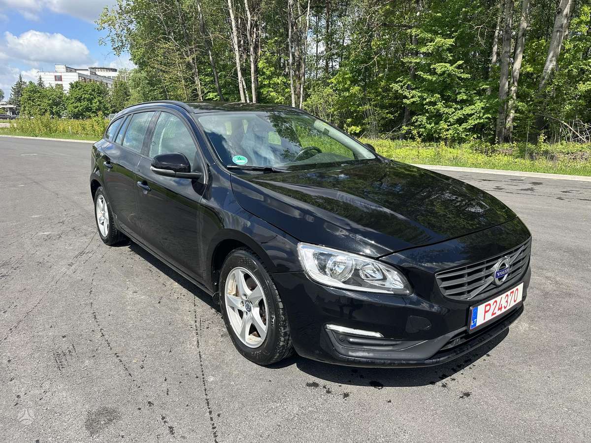 Volvo V60 2015 — interior