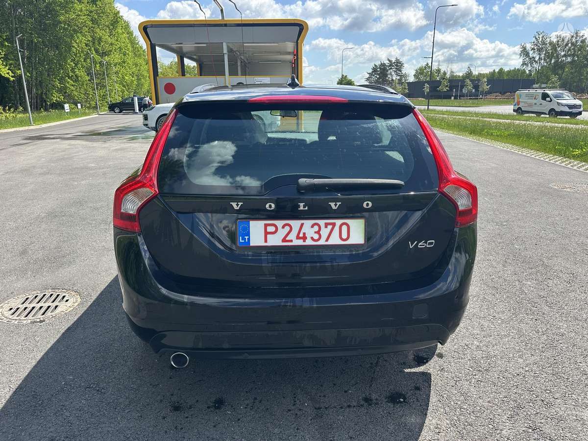Volvo V60 2015 — photo 6