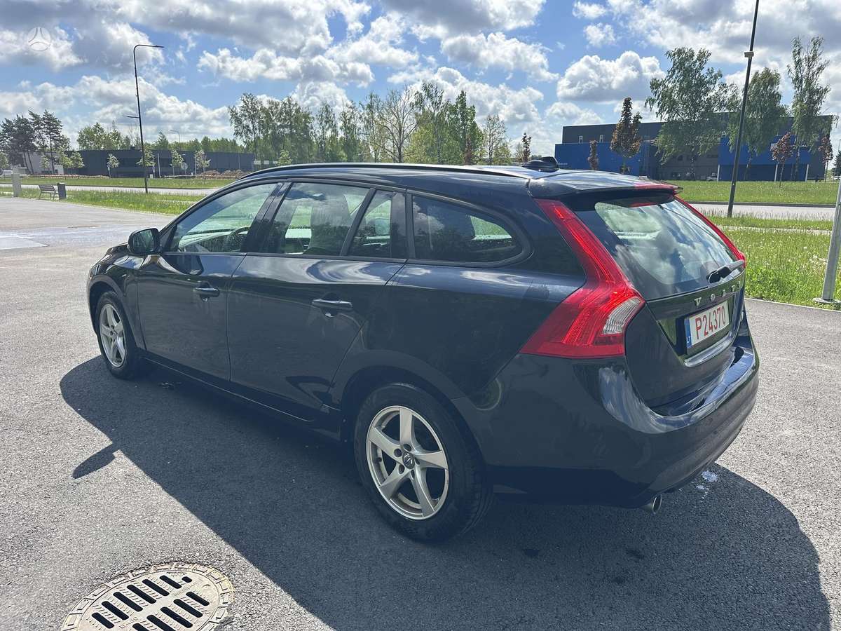 Volvo V60 2015 — photo 7