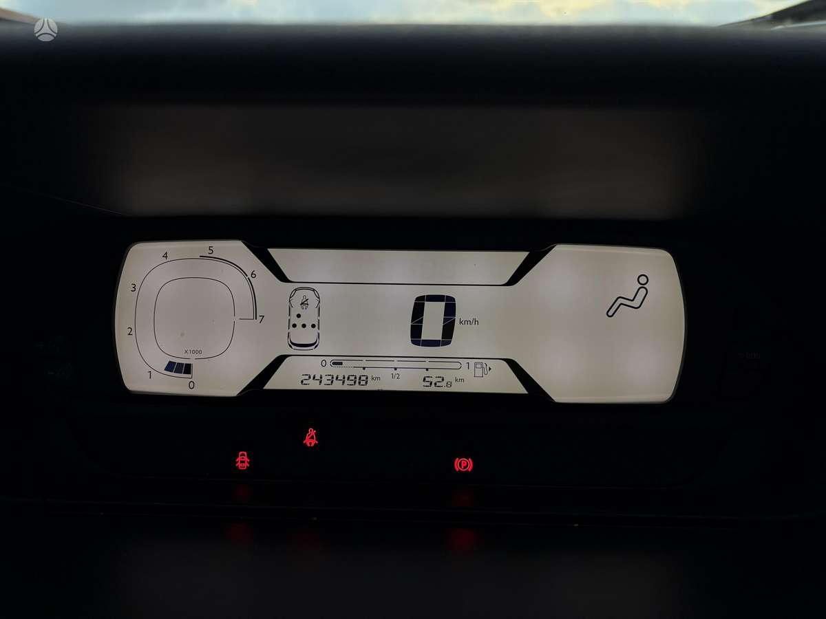Citroen C4 2015 — photo 15