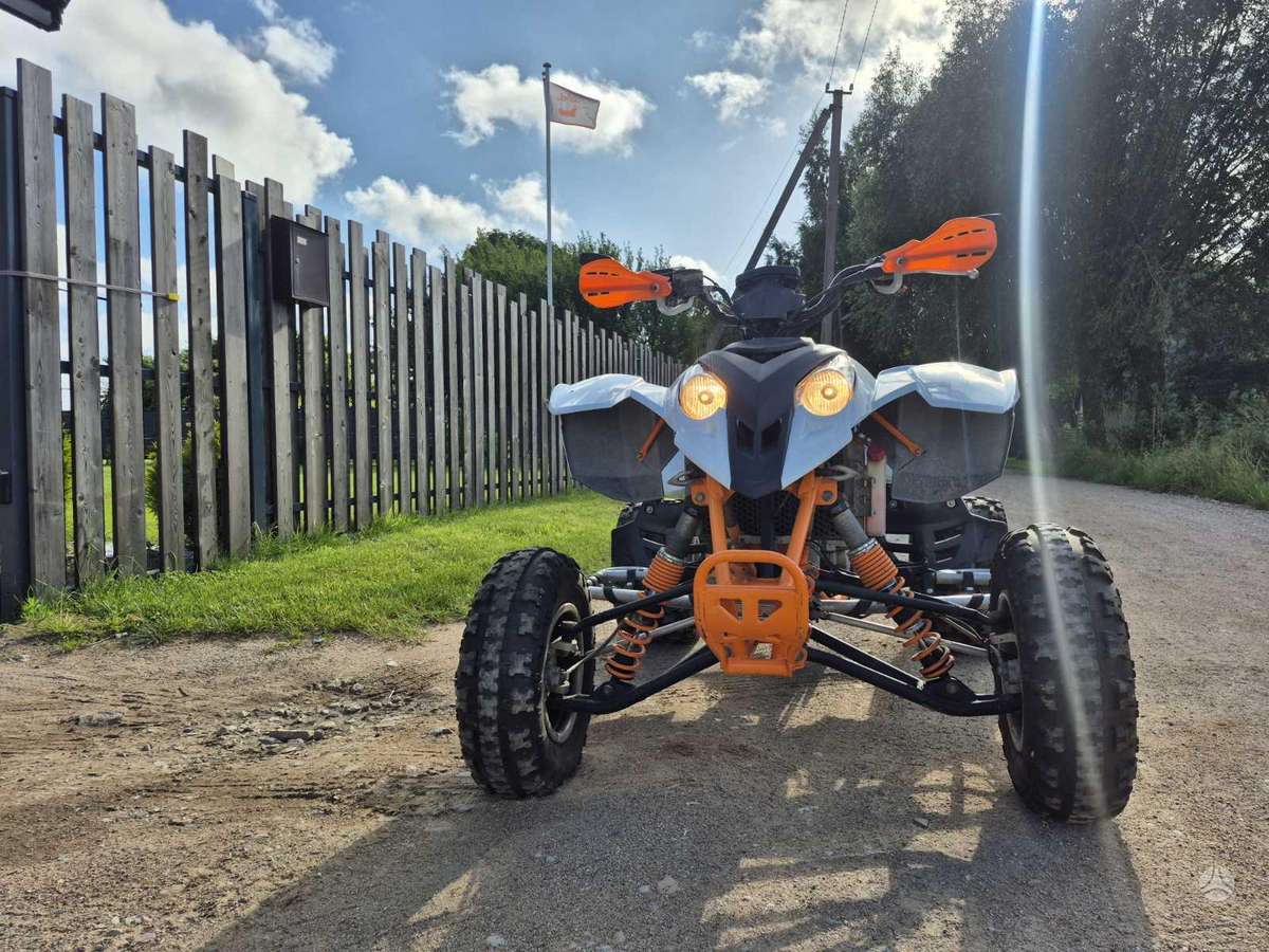 Polaris Predator 2005 — rear view