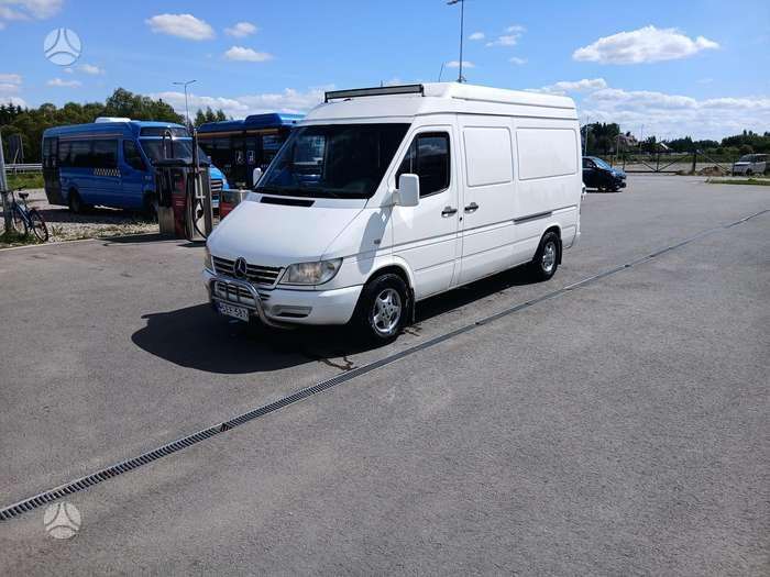 Mercedes-Benz Sprinter 2004 — rear view