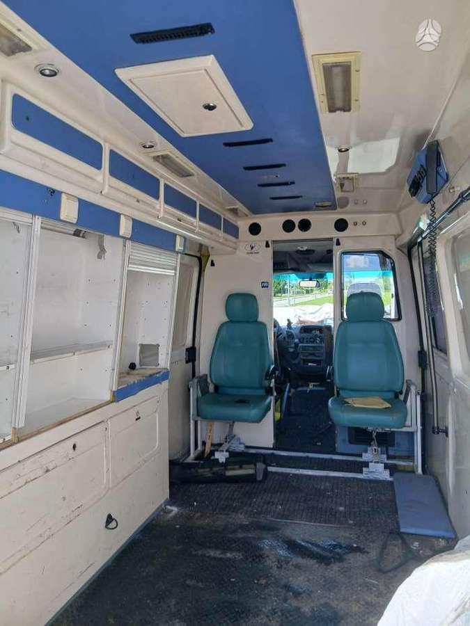 Mercedes-Benz Sprinter 2004 — engine 2700 cm³
