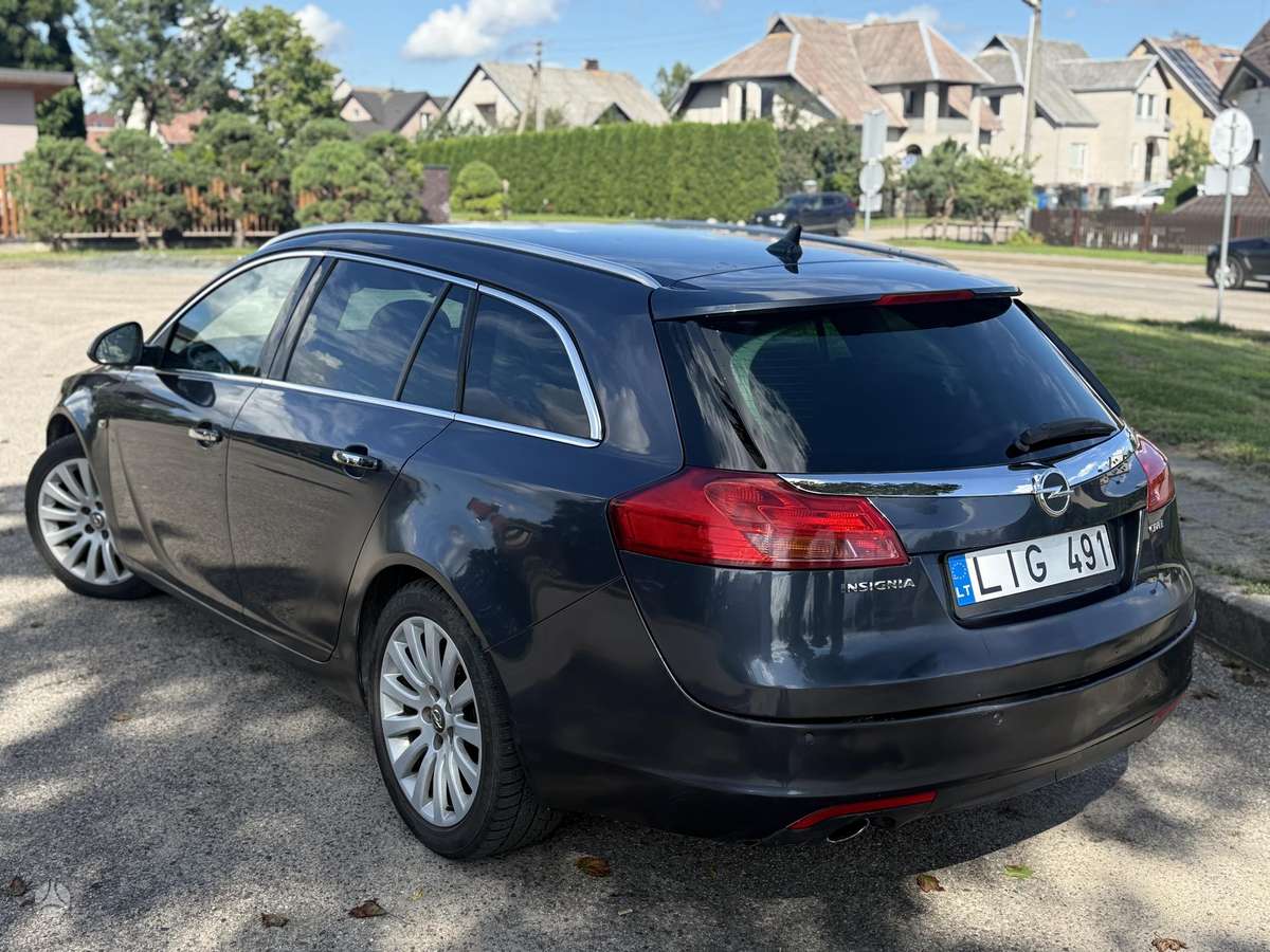 Opel Insignia 2009 — двигун 1956 cm³, 160 HP (118kW)