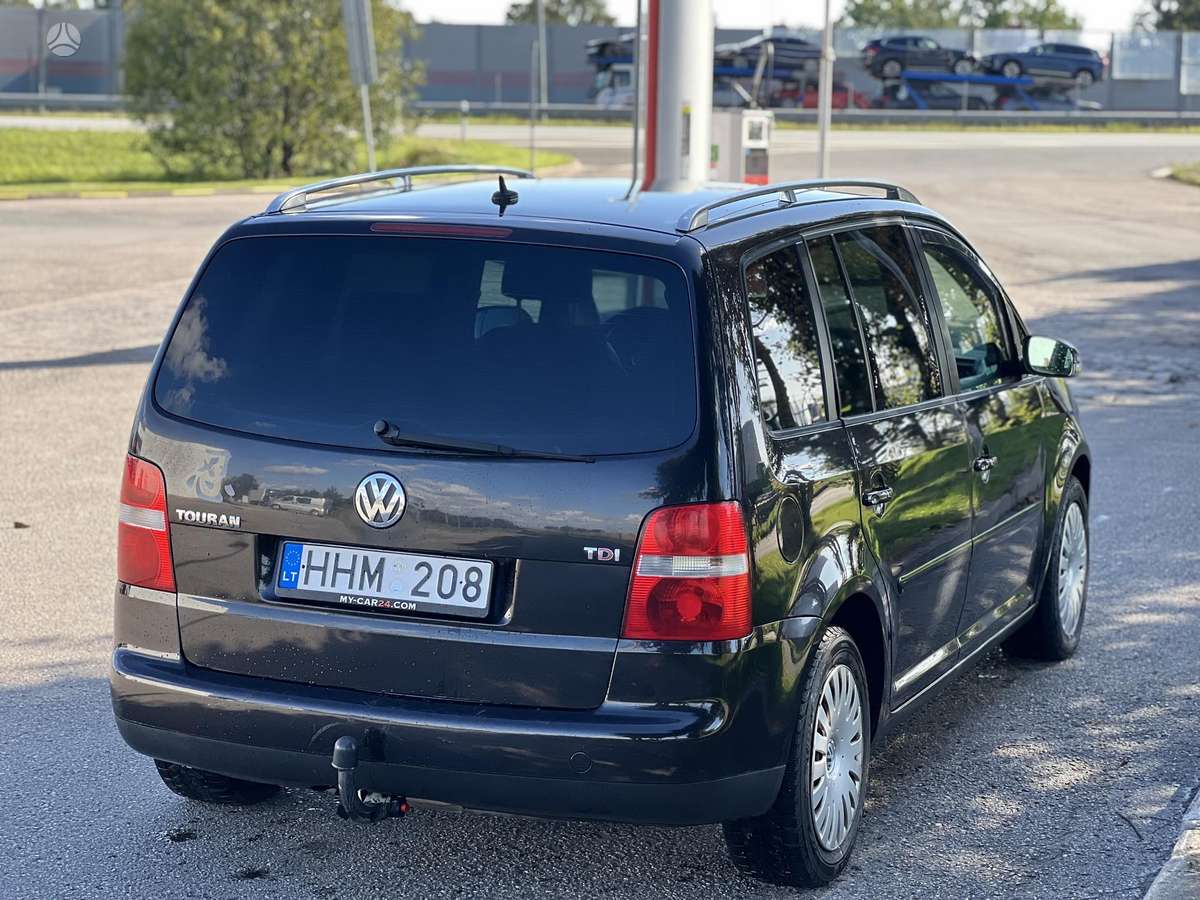 Volkswagen Touran 2004 — interior