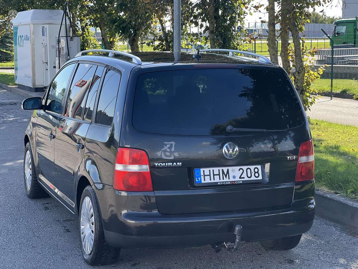 Volkswagen Touran 2004 — engine 2000 cm³, 136 HP (100kW)