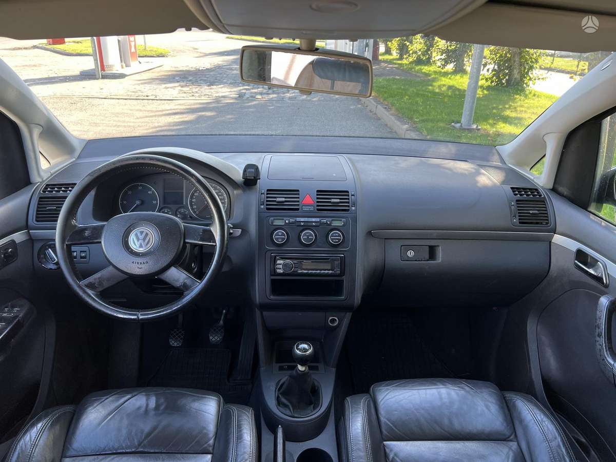 Volkswagen Touran 2004 — photo 8