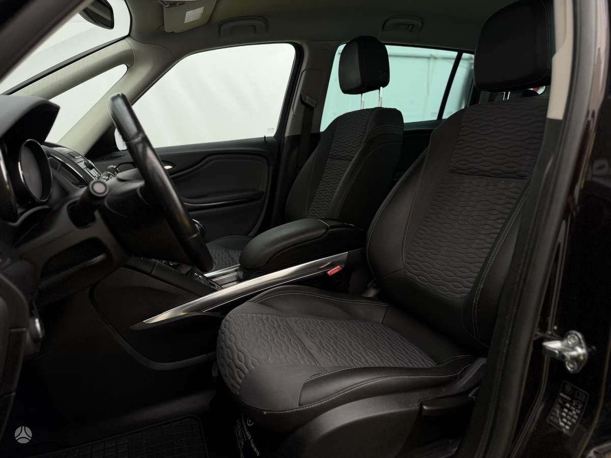 Opel Zafira 2015 — photo 10