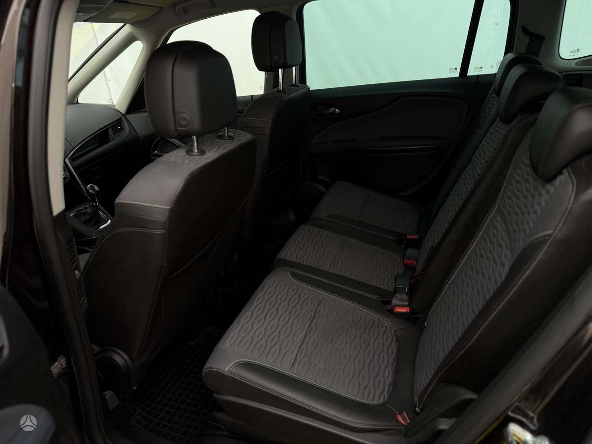 Opel Zafira 2015 — photo 11