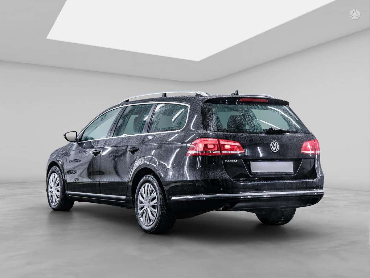 Volkswagen Passat 2012 — вигляд ззаду