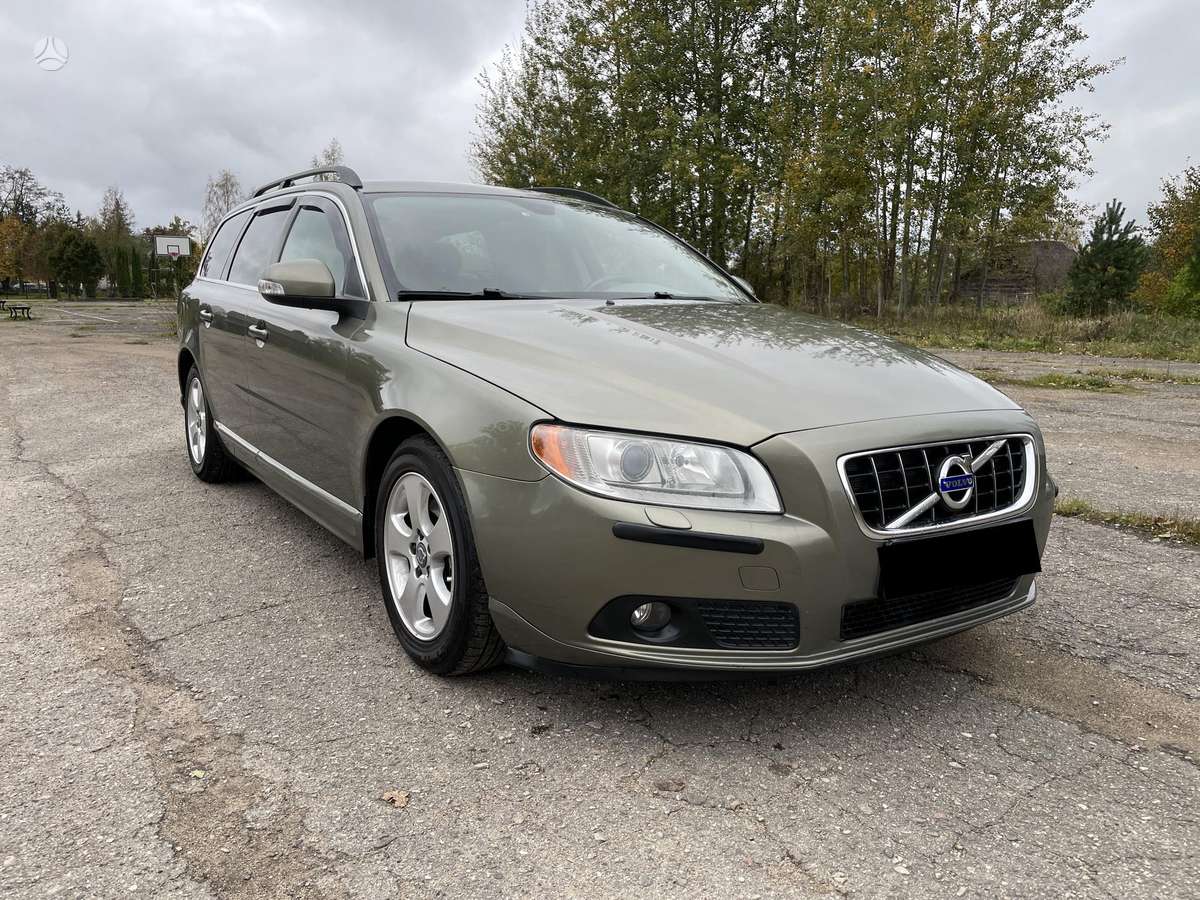 Volvo V70 2010 — салон