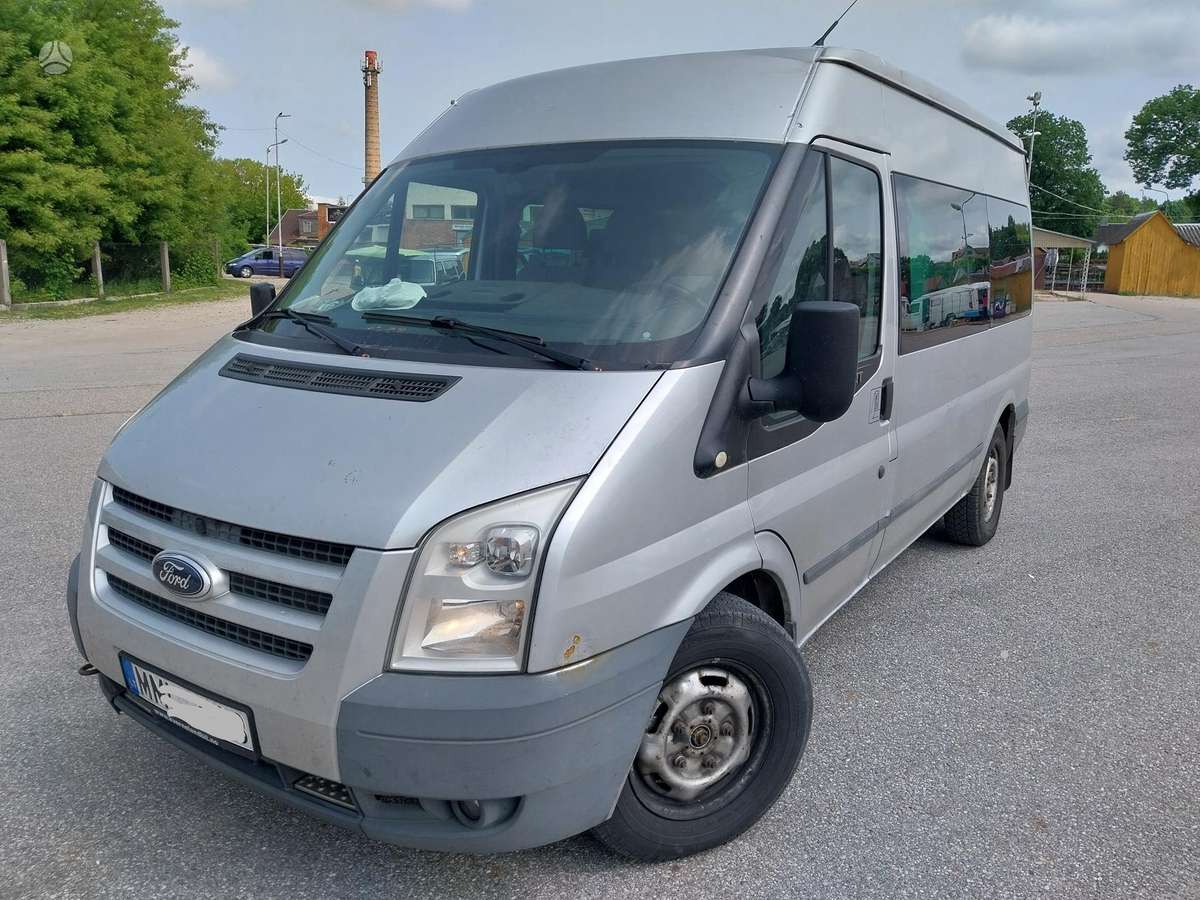 Ford Transit 2011 — вигляд ззаду